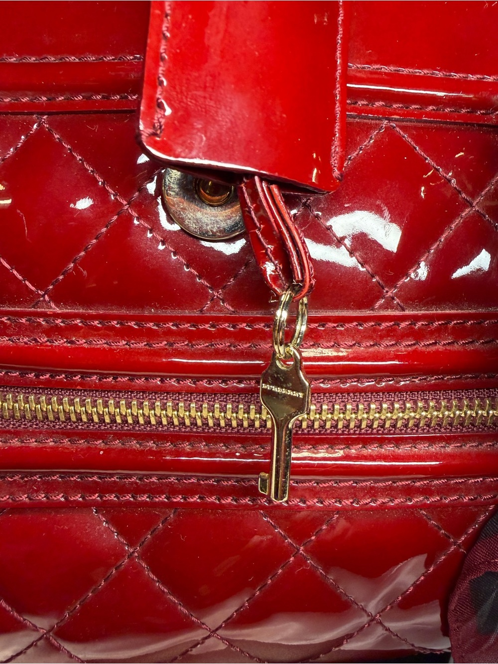 Burberry Vintage Red Quilted Patent Leather Manor Bag EUC - Picture 11 of 16